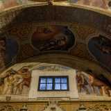 ... mentre l�imperatore Costantino rimane attonito nel veder comparire dietro il sole una croce splendente